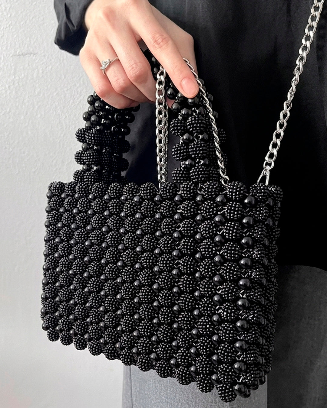 Bolso en perla mora negro